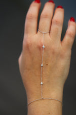 Load image into Gallery viewer, Hand Chain in White Gold on Model